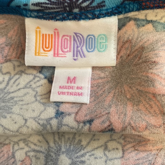 🎈Sale🎈NWT LuLaRoe Irma Floral Top - Picture 5 of 7